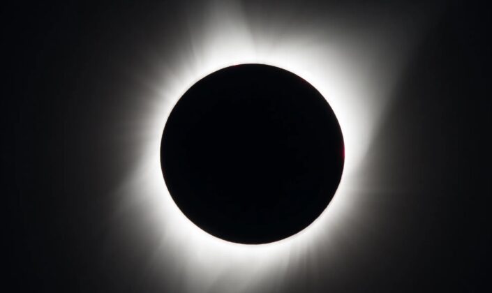 Eclipsa totală de Soare din 8 aprilie GAZETA de SUD