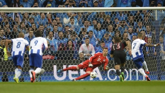 Portarul Neuer a avut viaţă grea în meciul cu FC Porto (foto: uefa.com)