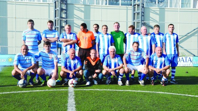 Craiova Maxima şi echipa Pro EFS au jucat fotbal în memoria lui Corneliu Andrei Stroe (Foto: Alexandru Vîrtosu)