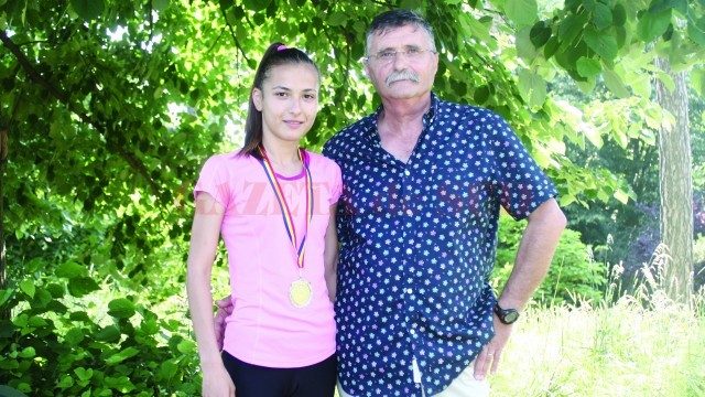 Antrenorul Cătălin Geapana are numai cuvinte de laudă pentru eleva sa, Cătălina Chircă, o sportivă valoroasă și o elevă silitoare (Foto: Traian Mitrache)