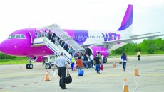 Craiovenii - și nu numai - nu se vor mai putea îmbarca pentru un zbor către Dortmund în următoarele luni. Compania aeriană Wizz Air a renunțat la această cursă, considerând-o nerentabilă, însă conducerea Aeroportului Craiova a afirmat că de la anul s-ar putea zbura din Bănie către alt oraș din Germania.