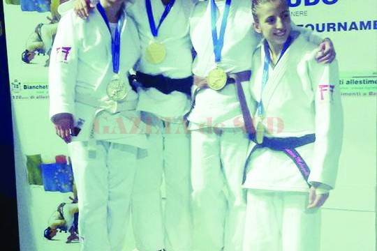 Amalia Doană (a treia de la stânga) a luat medalie de bronz la turneul de la Bergamo