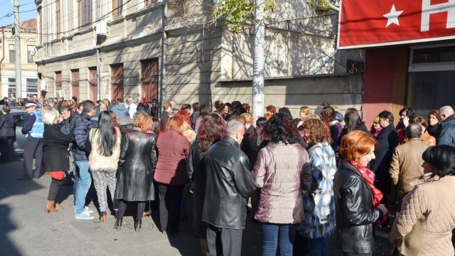 Finanțiștii au stat în stradă aproximativ 30-40 de minute (Foto: Lucian Anghel)