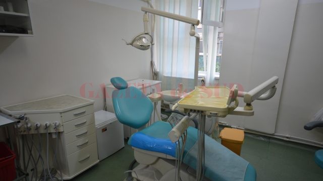 Cabinetul de stomatologie a fost renovat, iar pacienții găsesc în permanență un medic aici (Foto: Traian Mitrache)