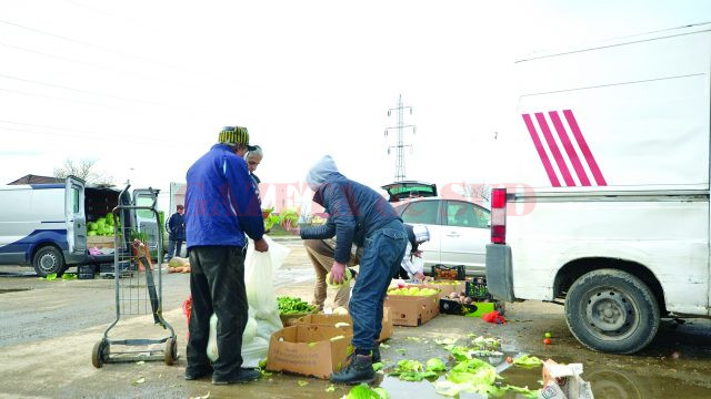 Comerţ în condiţii insalubre în Târgul Municipal Craiova (Foto: Bogdan Grosu)