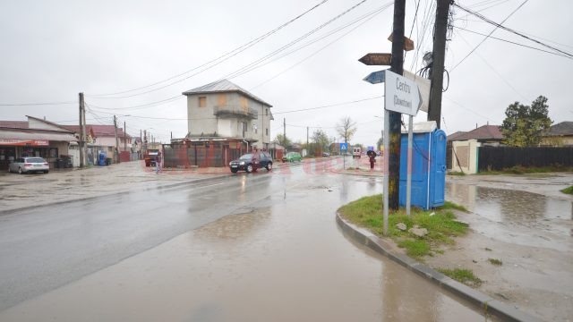 Și strada Brestei se umple de apă la fiecare ploaie (Foto: Bogdan Grosu)