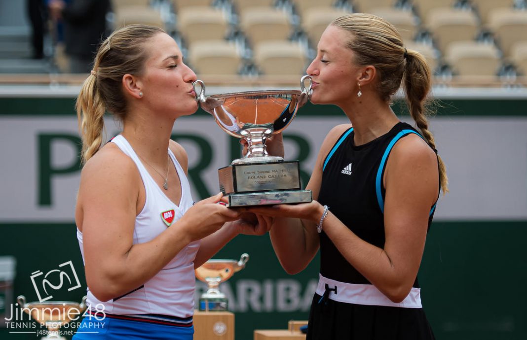 Timea Babos şi Kristina Mladenovic au câştigat finala feminină de dublu de la Roland Garros