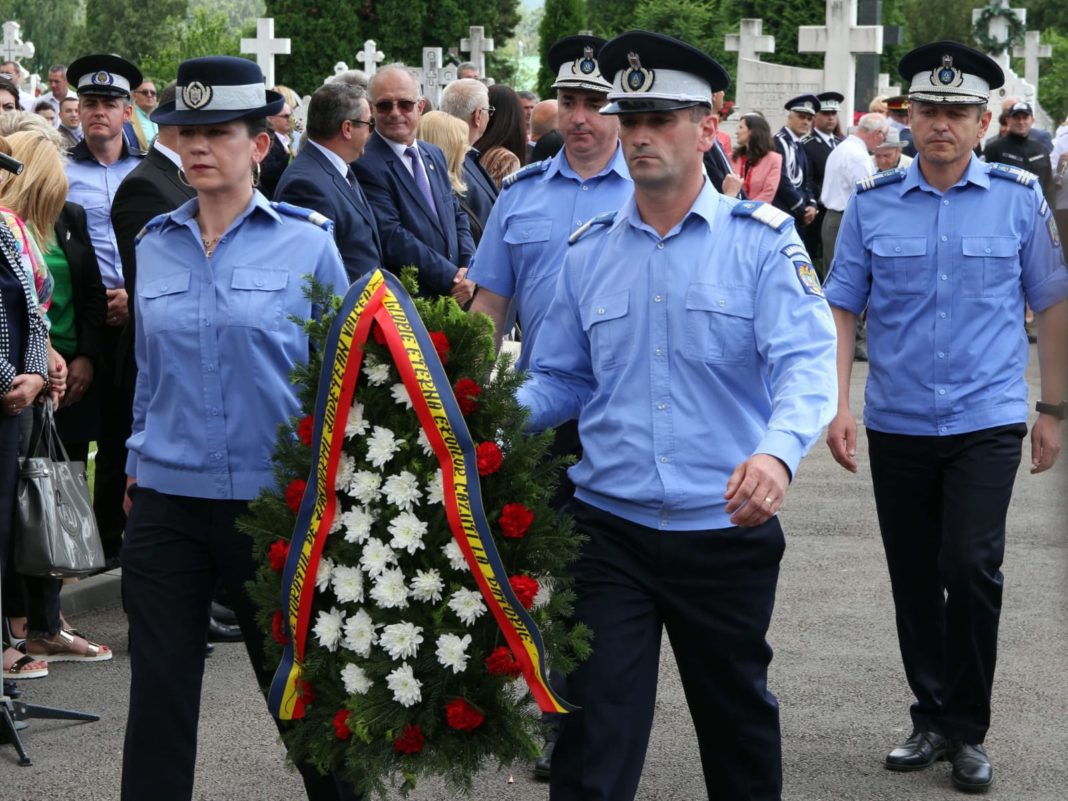 Jandarmii vâlceni i-au comemorat pe eroi