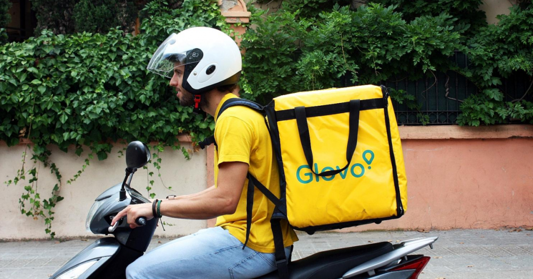 Glovo lansează un program pentru bicicliștii curieri