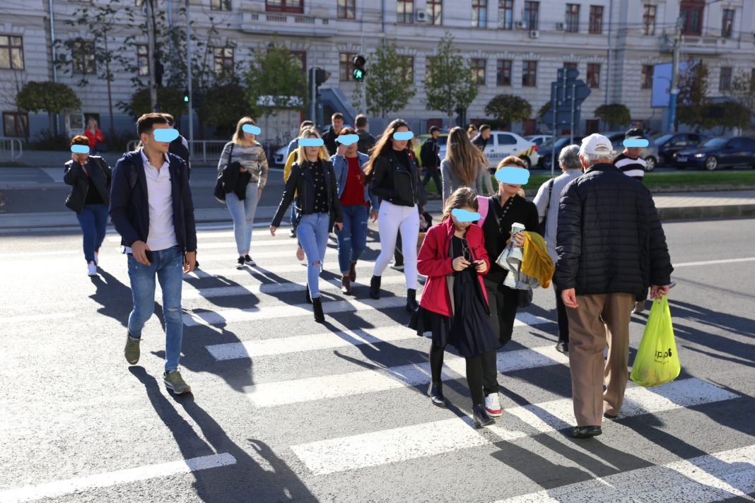 Oameni pe strada