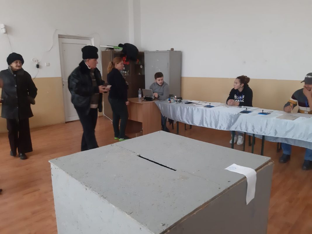 În judeţul Dolj au votat, până la ora 13.00, peste 139.000 de persoane, din cele 569.101 înscrise pe liste