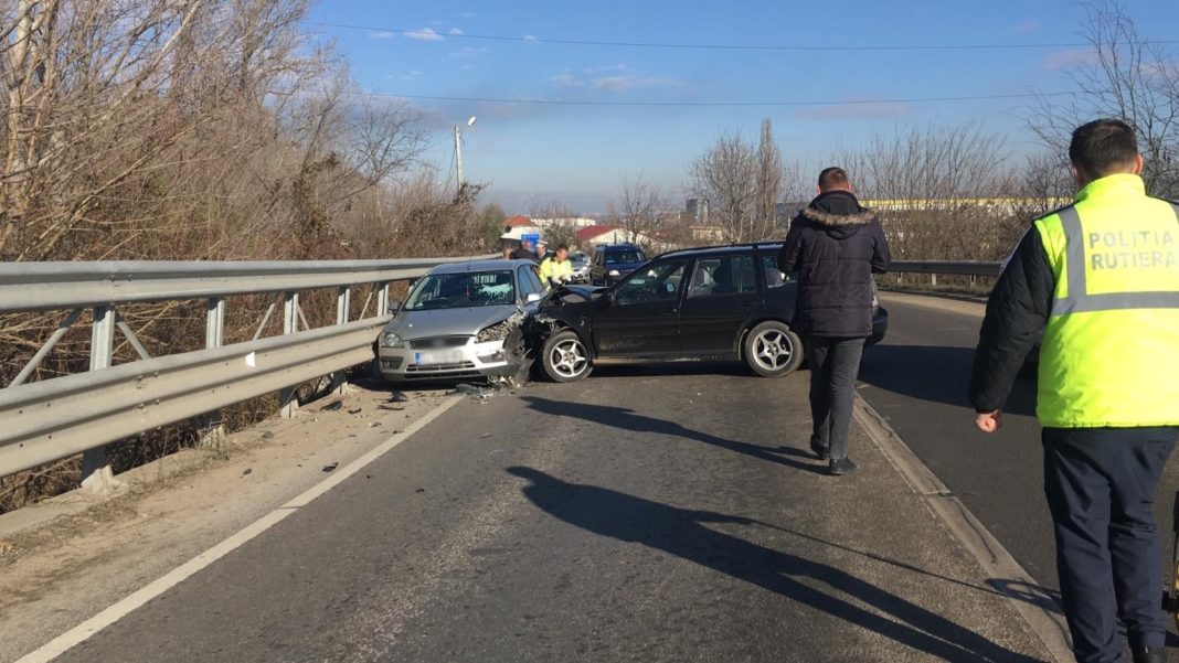 Dolj: Accident pe podul din Podari