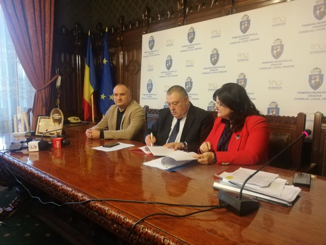 La sediul Primăriei Craiova a fost semnat, vineri, contractul de finanţare pentru modernizarea depoului de tramvaie şi a staţiilor de redresare pentru alimentarea electrică a tramvaielor