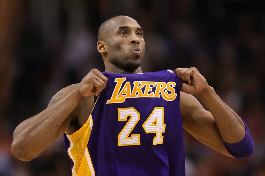 Legendarul baschetbalist Kobe Bryant a murit într-un accident de elicopter