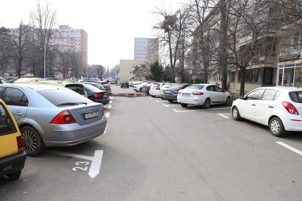 Locuri amenajate în parcările de reședință de pe Calea Bucureşti, zona străzii Horia