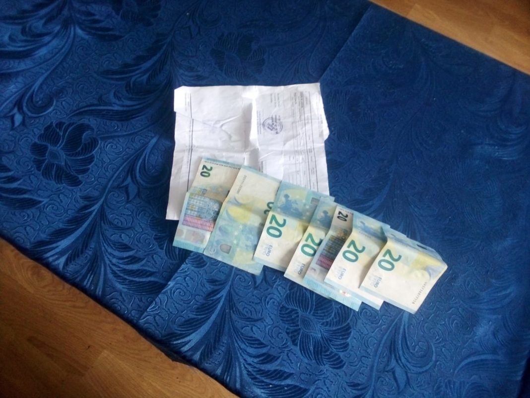 Un plic în care se aflau euro, găsit de jandarmi la Rânca