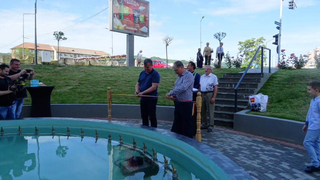 O nouă fântână arteziană din zona centrală a municipiului Râmnicu Vâlcea a fost inaugurată astăzi de oficialităţile locale