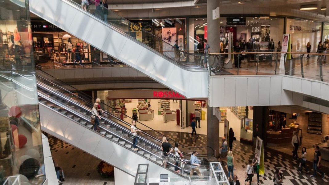 Ministrul Economiei: Mall-urile s-ar putea deschide din 15 iunie