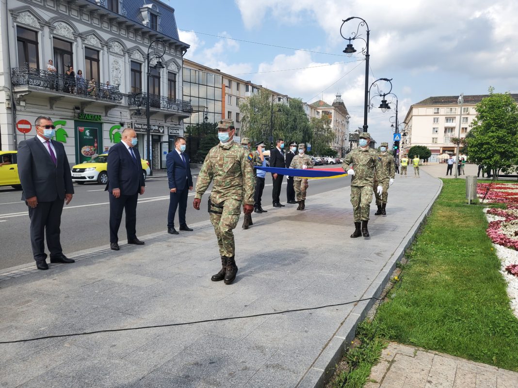 Autoritățile din Dolj au sărbătorit în cadru restrâns Ziua drapelului