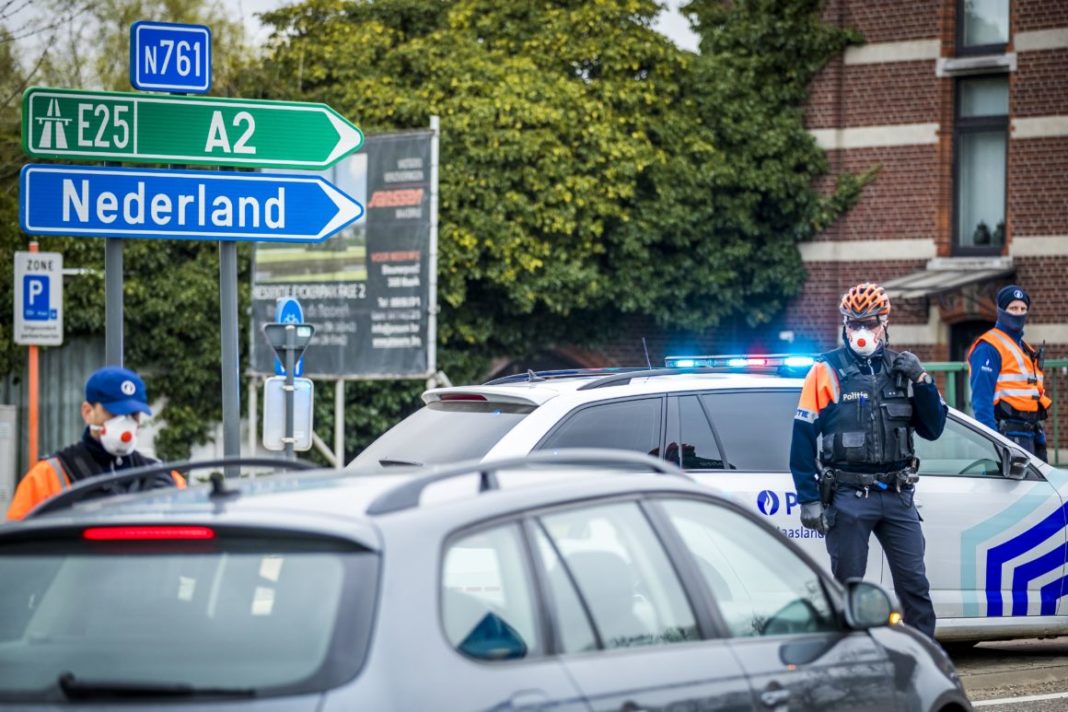 Ţările de Jos reintroduc restricţiile pentru călătorii veniţi din Serbia şi din Muntenegru (Foto: Marcel VAN HOORN / ANP / AFP) / Netherlands OUT (Photo by MARCEL VAN HOORN/ANP/AFP via Getty Images)