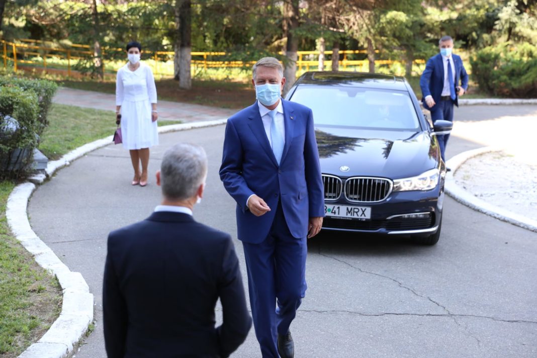 Președintele Iohannis a ajuns la Ford Craiova cu BMW-ul