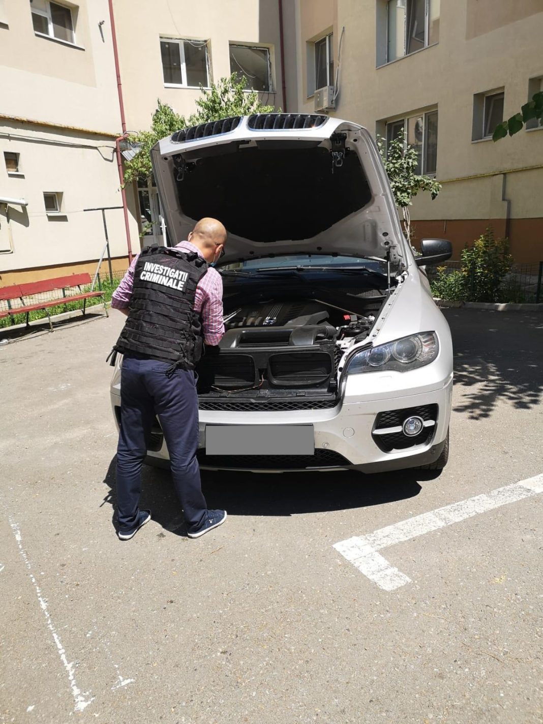 Polițiștii de investigații criminale s-au autosesizat că o femeie, de 57 de ani, din Caracal, județul Olt deține un autoturism despre care există suspiciunea că ar fi fost sustras din afara țării