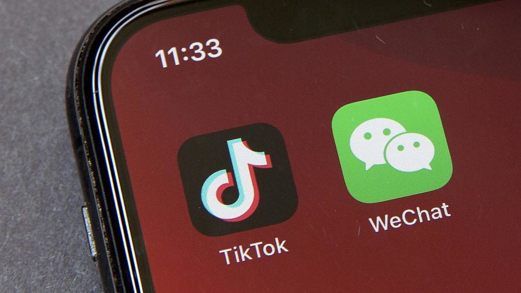 SUA interzice descărcarea aplicaţiilor TikTok şi WeChat