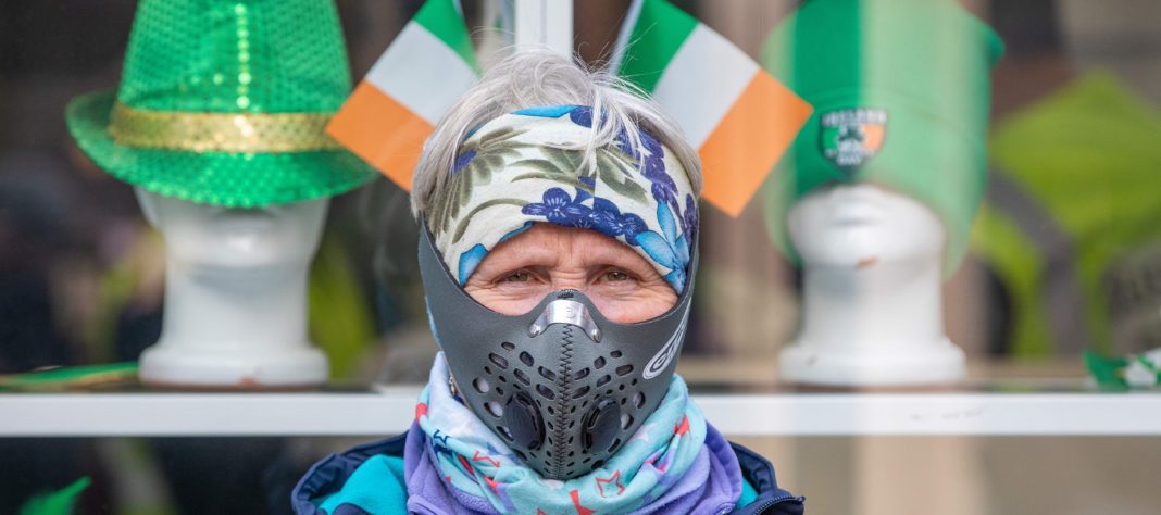 Cetăţenii irlandezi nu vor mai avea voie să se viziteze unii pe ceilalţi, iar regiunile de la frontiera cu Irlanda de Nord vor fi supuse unor noi restricţii severe