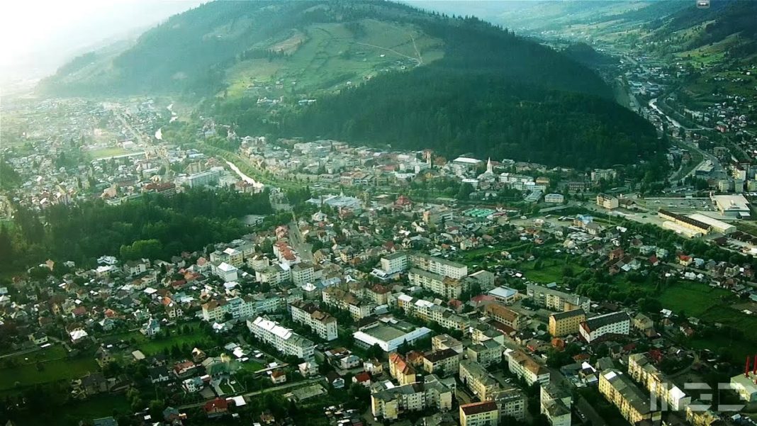 În Vatra Dornei şi Cacica se închid restaurantele, teatrele, iar masca e obligatorie în jurul şcolilor