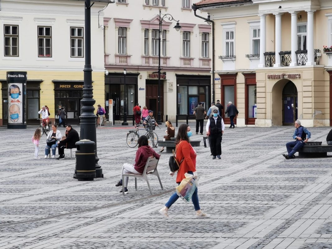 În patru localităţi din Sibiu, purtarea măştii în spaţiile publice este obligatorie
