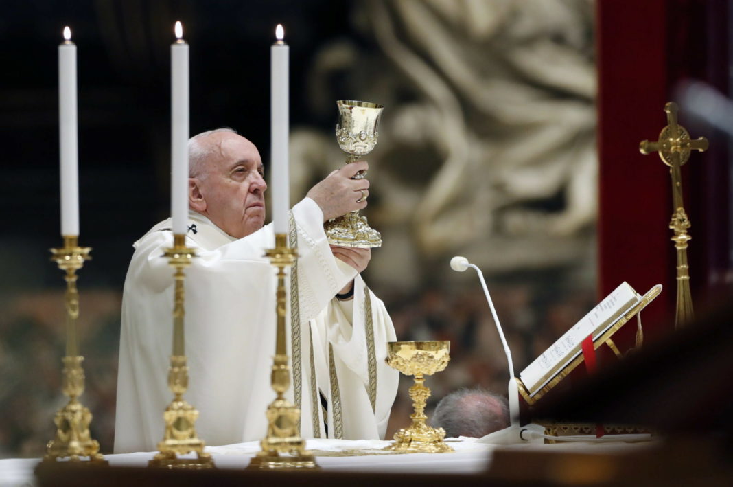 Coronavirus: Papa Francisc dedică rugăciunile sale de Ziua morţilor victimelor pandemiei de COVID-19