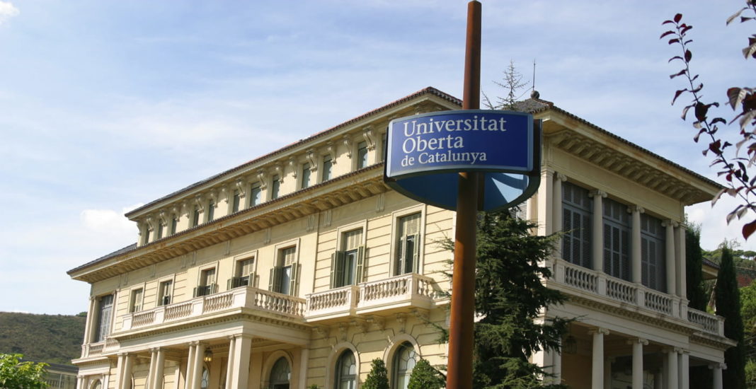 Delirul însoțit de febră ar putea fi un simptom precoce al Covid-19, potrivit specialiștilor de la Universitatea Oberta din Catalonia