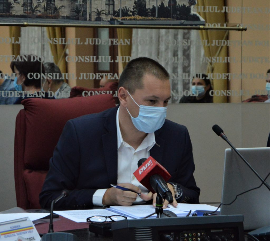 Reabilitarea Clinicii de Oncologie a SJU Craiova a intrat în linie dreaptă. Președintele CJ Dolj, Cosmin Vasile, a semnat contractul de execuție a lucrărilor. Constructorul are doi ani la dispoziție să termine lucrările.