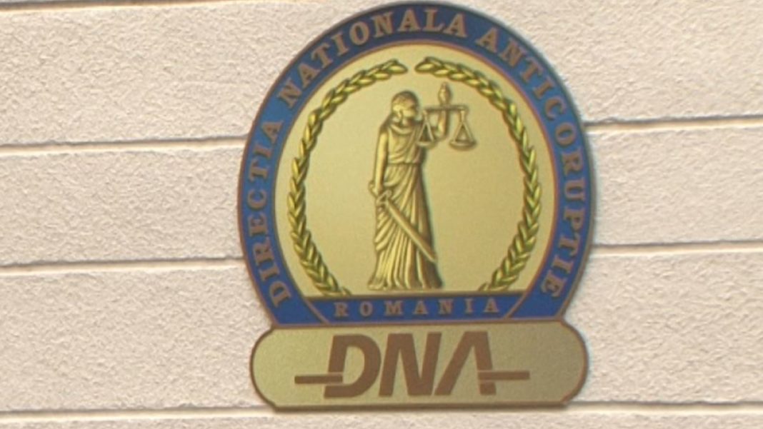 Soţul cântăreţei Sanda Ladoşi, trimis în judecată de DNA pentru delapidare