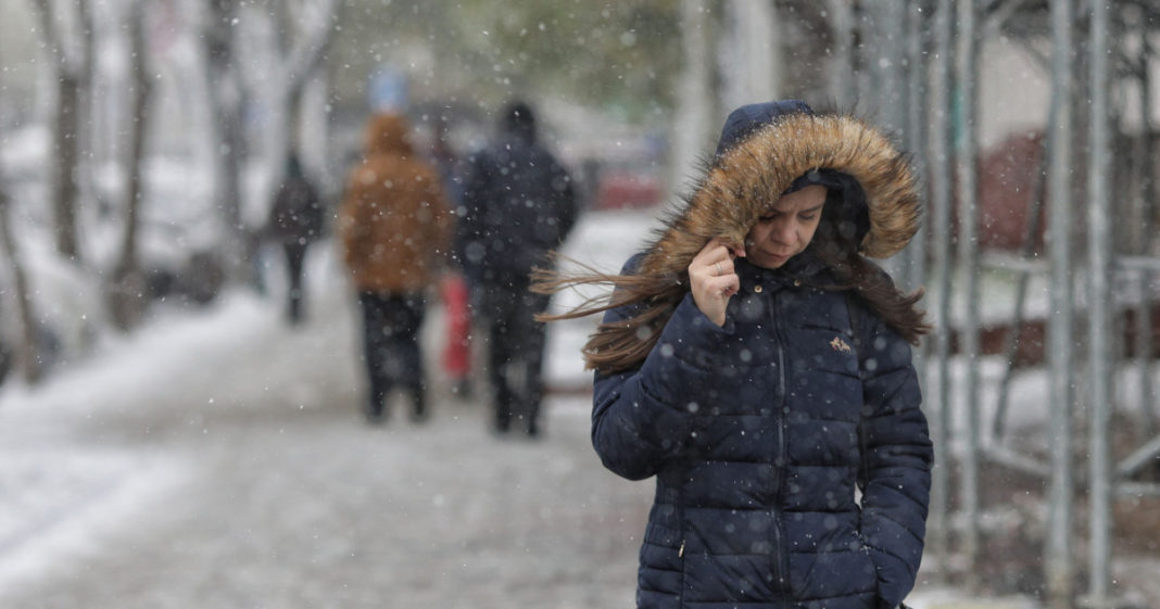 Avertizare de ninsori, vânt, precipitații mixte, polei, în intervalul 07 decembrie, ora 14.00 - 8 decembrie