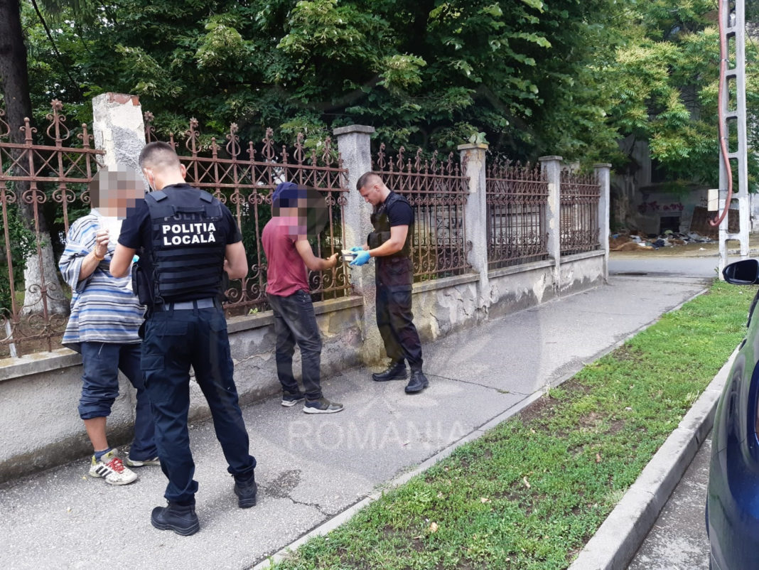 Poliția Locală din Arad a început să confiște banii cerșetorilor