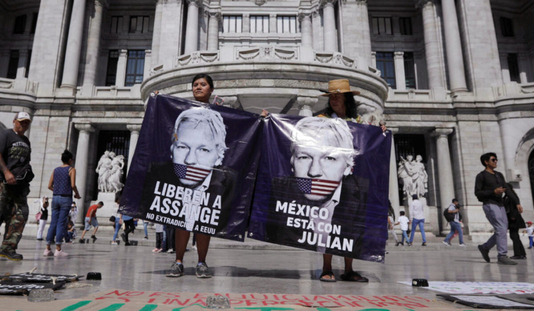 Mexicul îi oferă azil politic lui Julian Assange