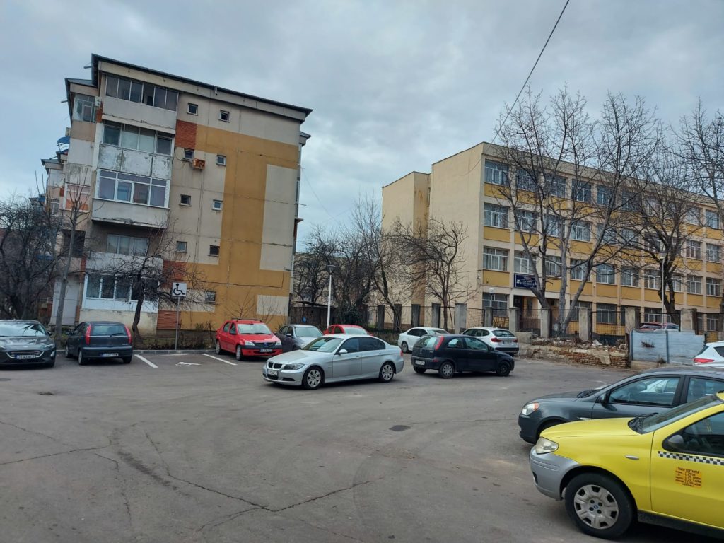 Parcarea de pe strada Henri Coandă nr. 52A amenajată în urmă cu zece ani pe care Primăria Craiova ar fi obligată acum să o cumpere