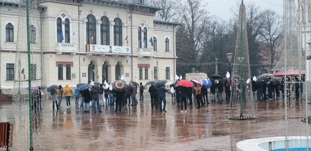 Târgu Jiu: Polițiștii ies în stradă