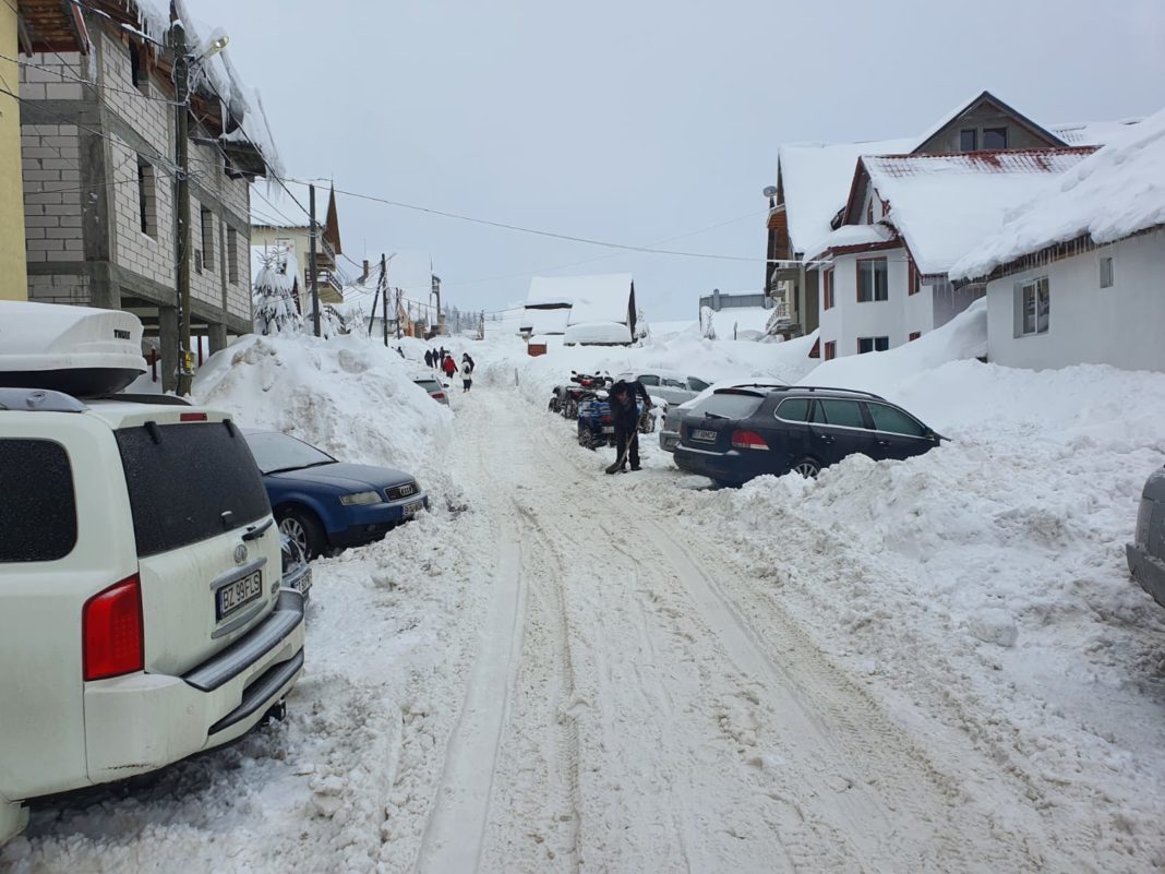 Turiștii pot urca la Rânca doar dacă au cazare