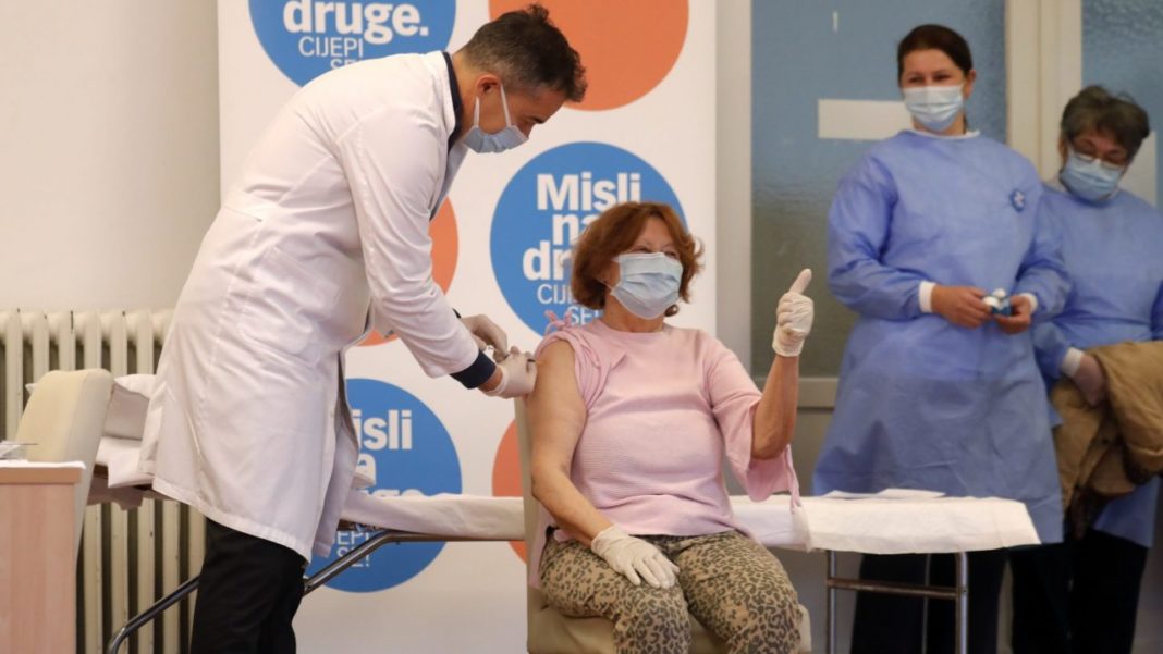 Cetăţenii sârbi pot să-şi aleagă vaccinul anti-Covid