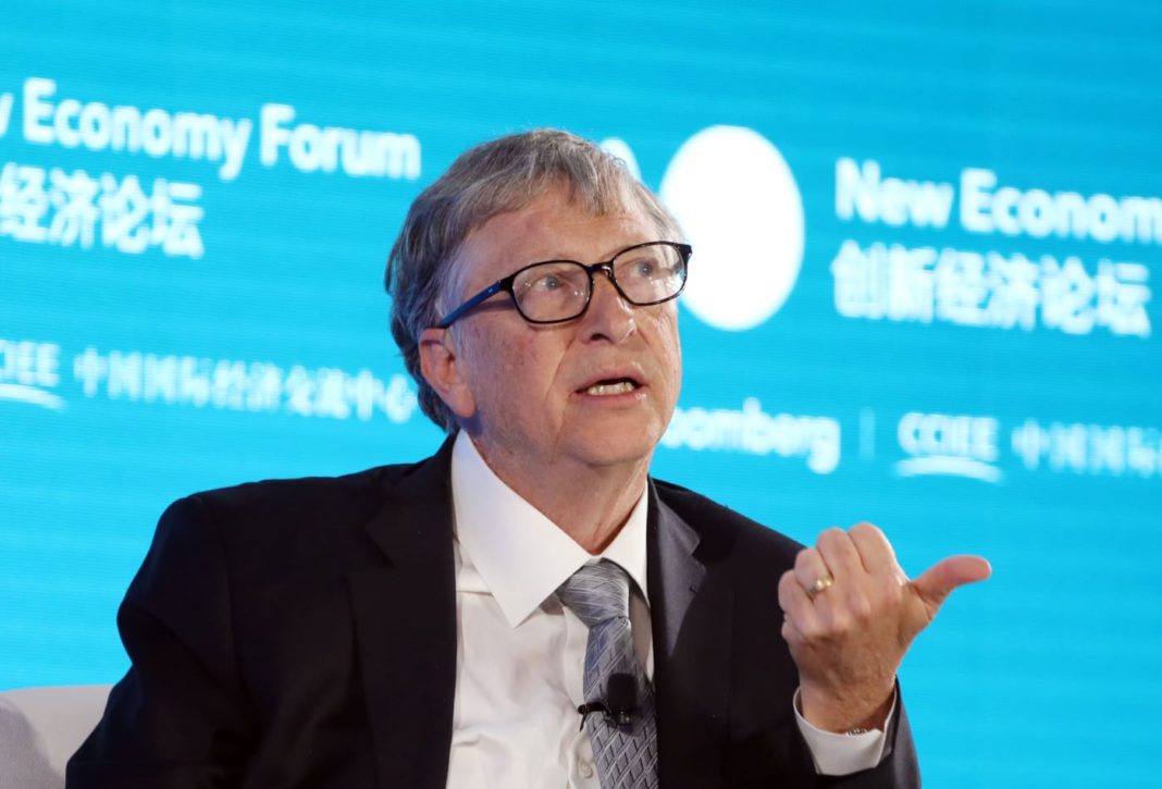 Bill Gates despre purtatul măștilor: „Spre vară ne putem aștepta la o schimbare semnificativă”