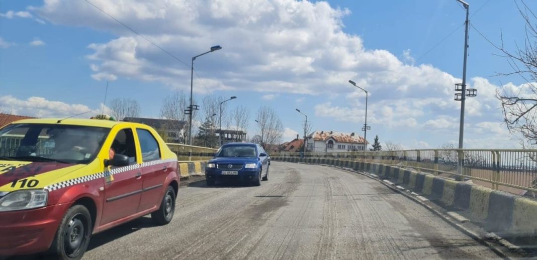 Se închide circulația pe pasarela din Târgu Jiu