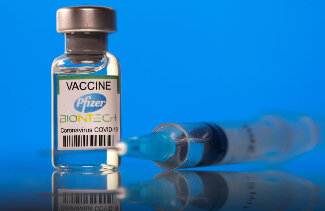 Pfizer testează administrarea unei a treia doze de vaccin anti-Covid împreună cu un ser pneuomcocic