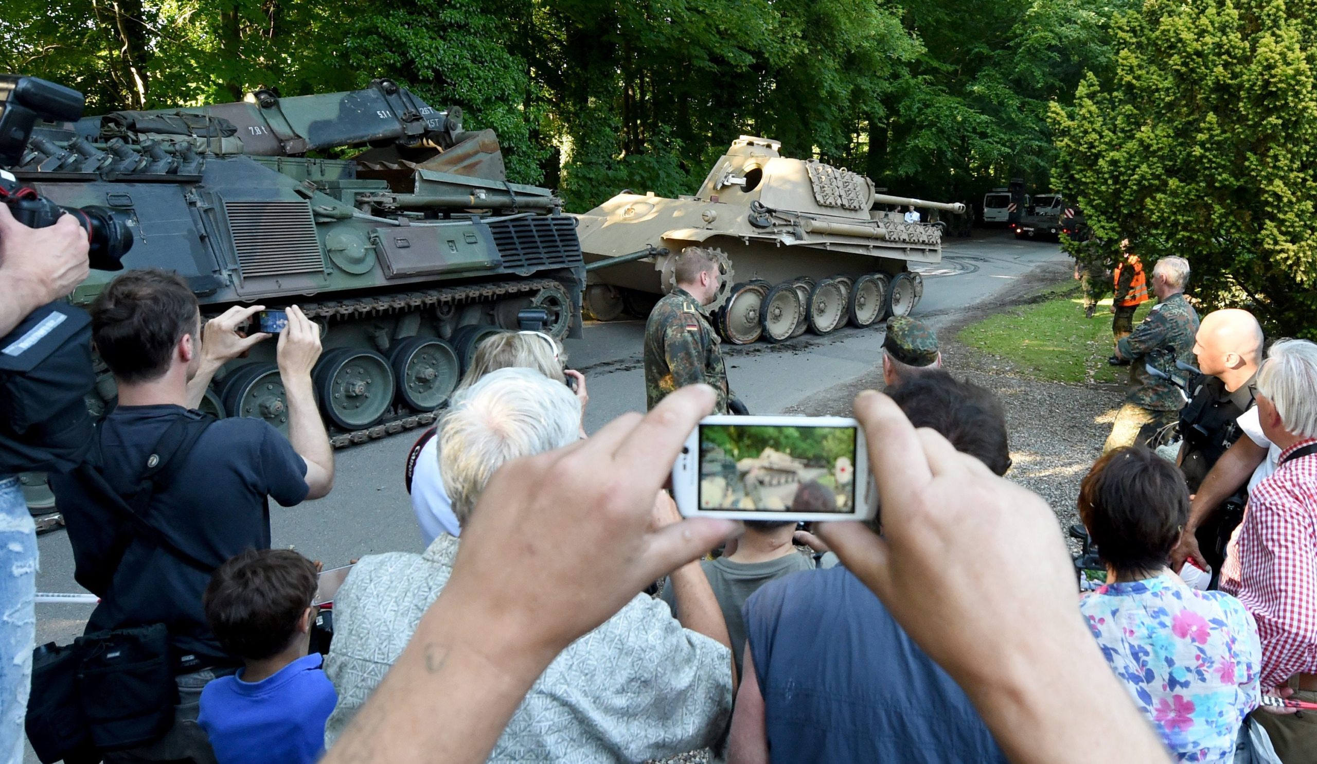 Танк пантера у пенсионера