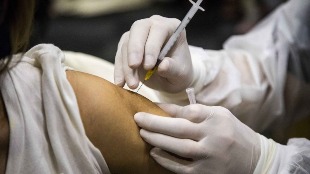 România a folosit puțin peste jumătate din dozele de vaccin anti-COVID primite