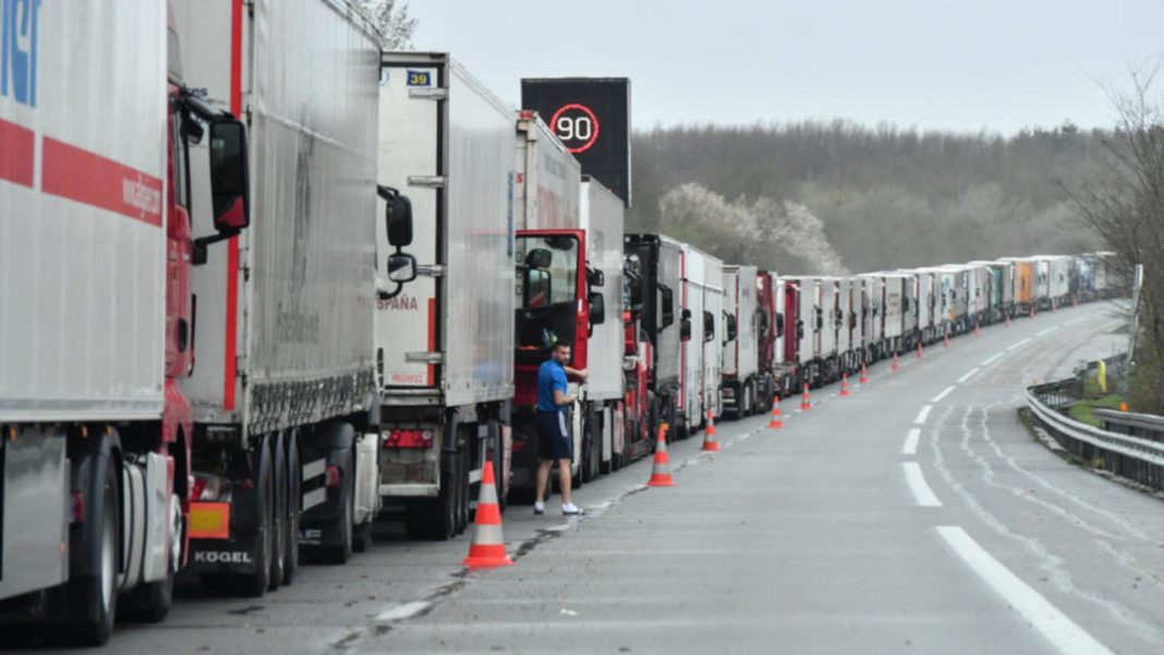 Protest de trei zile al fermierilor și transportatorilor în Piața Constituției