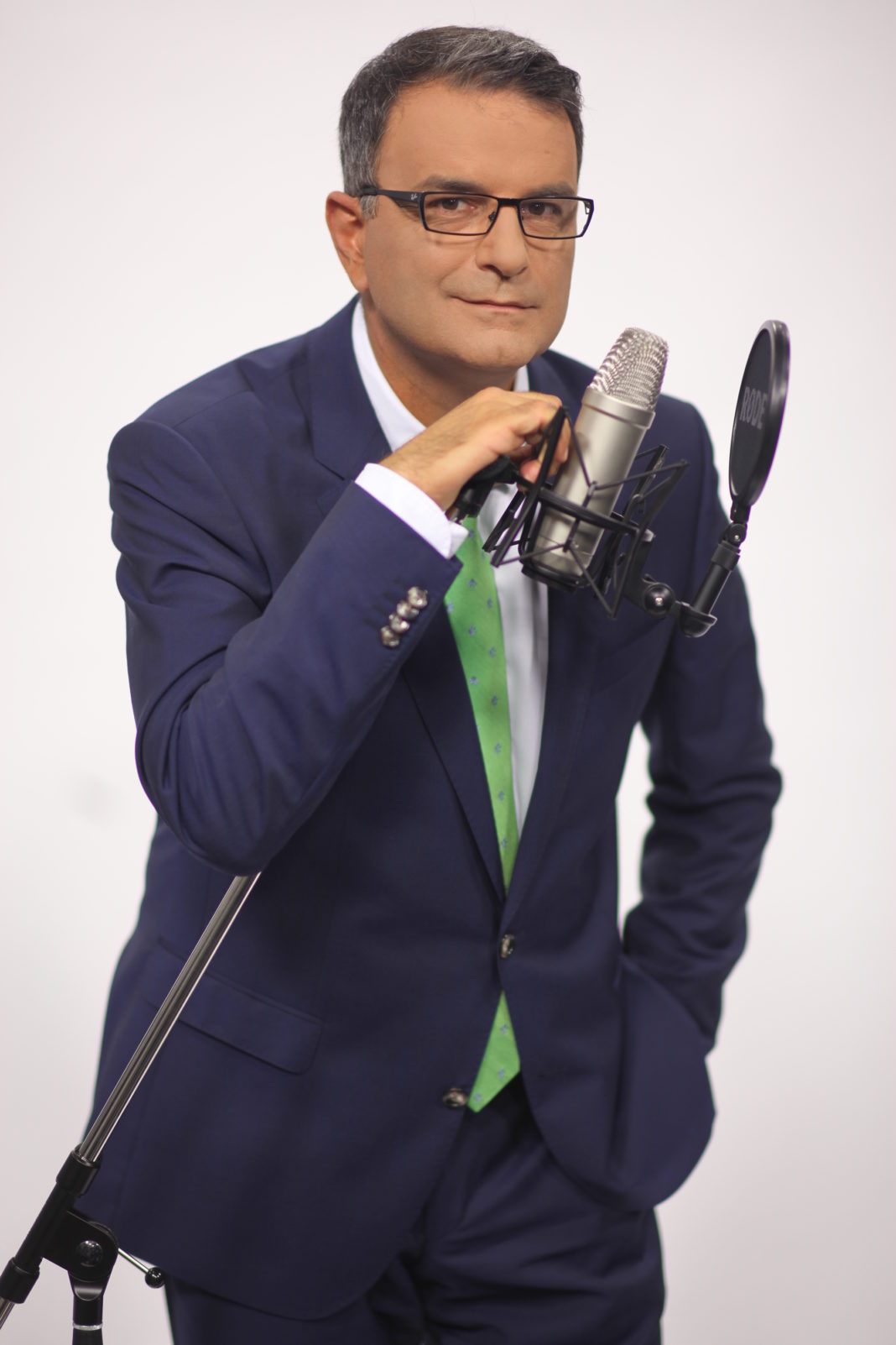 Jurnalistul Lucian Mândruță este invitat special în spectacolul Radio, care se va juca, mâine la naționalul craiovean