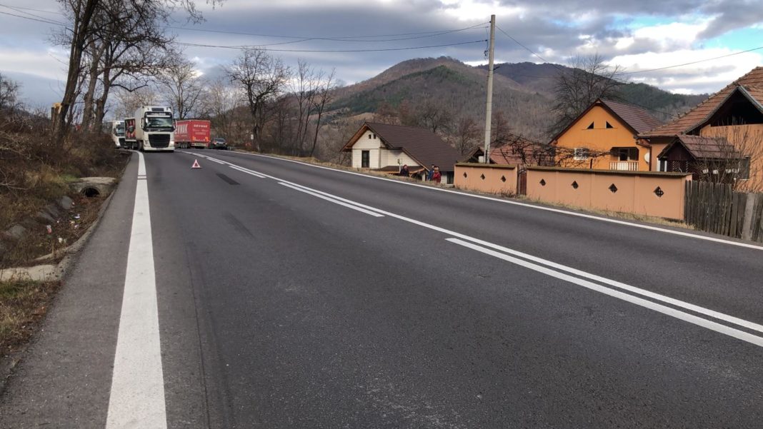 Pietonul a fost transportat la spital