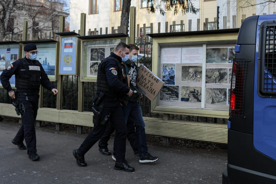 Tânărul a fost condus la sediu pentru verificări (Foto:INQUAM Octav Ganea)